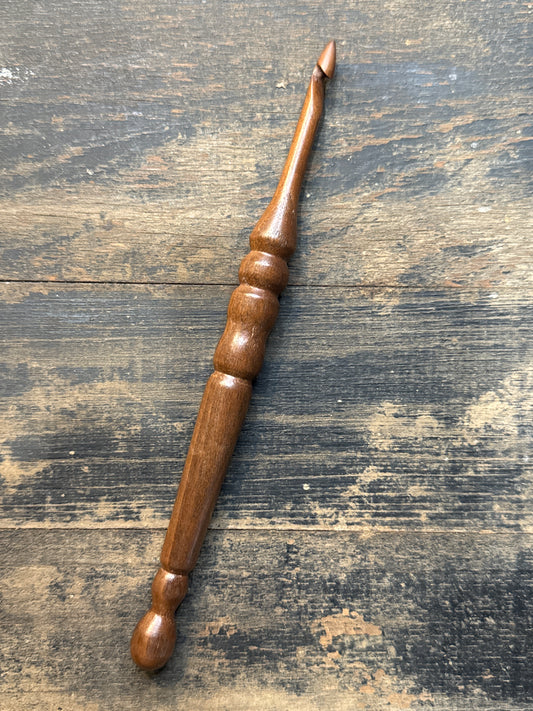 Crochet Furl Hook 5.5 mm (I)-Walnut