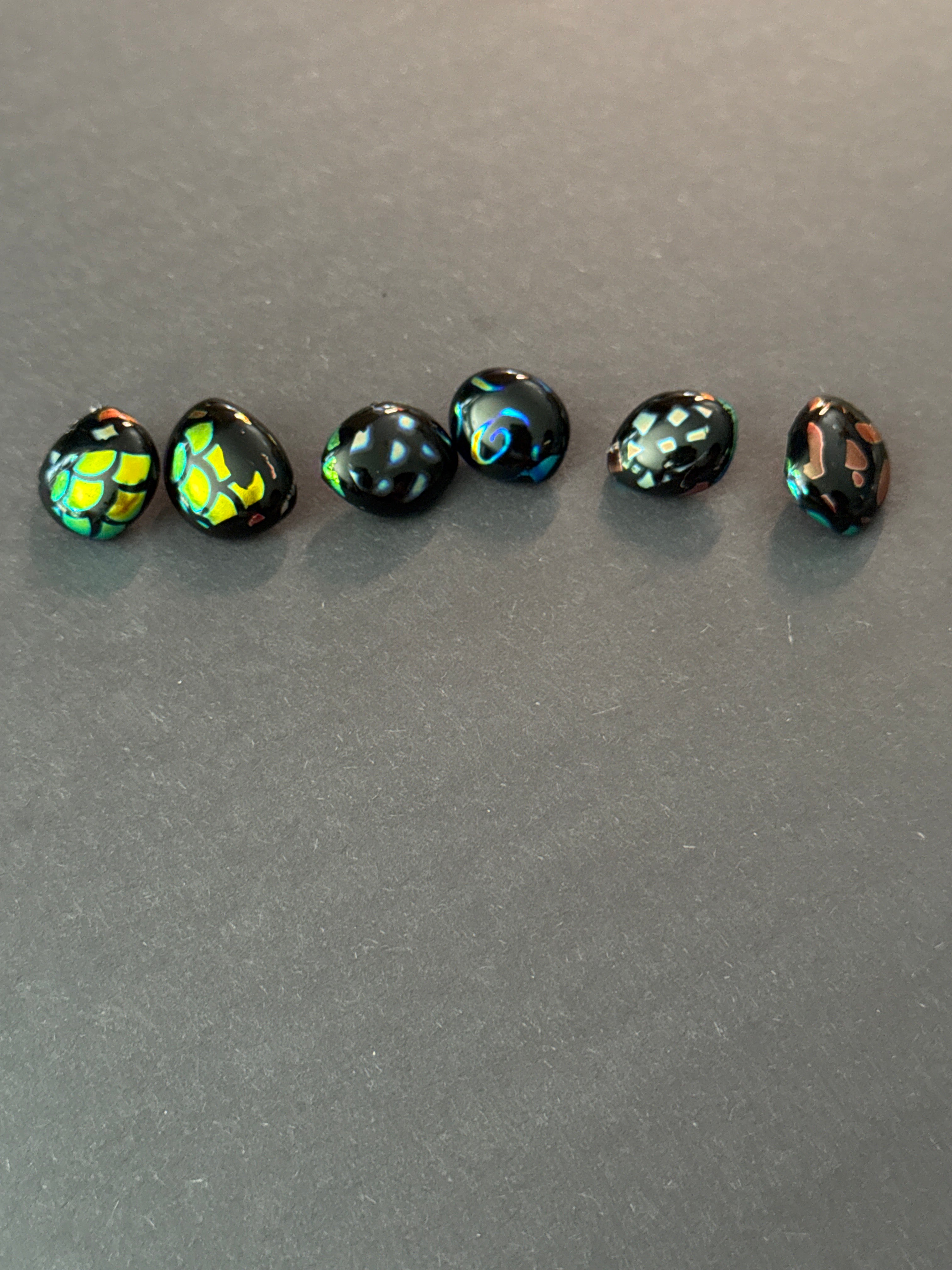 RECYCLED FUSED GLASS-MEDIUM BUTTON