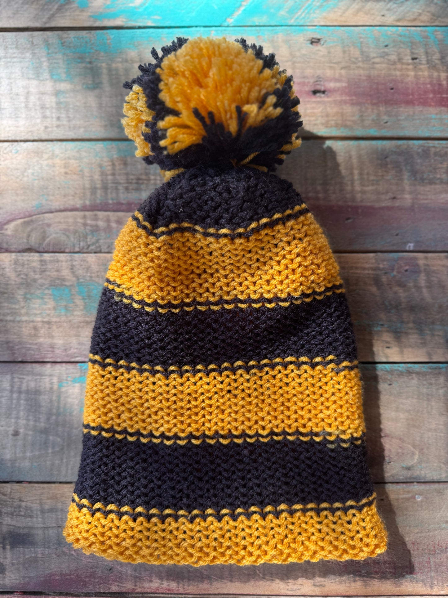 Knit Beanie Black & Gold