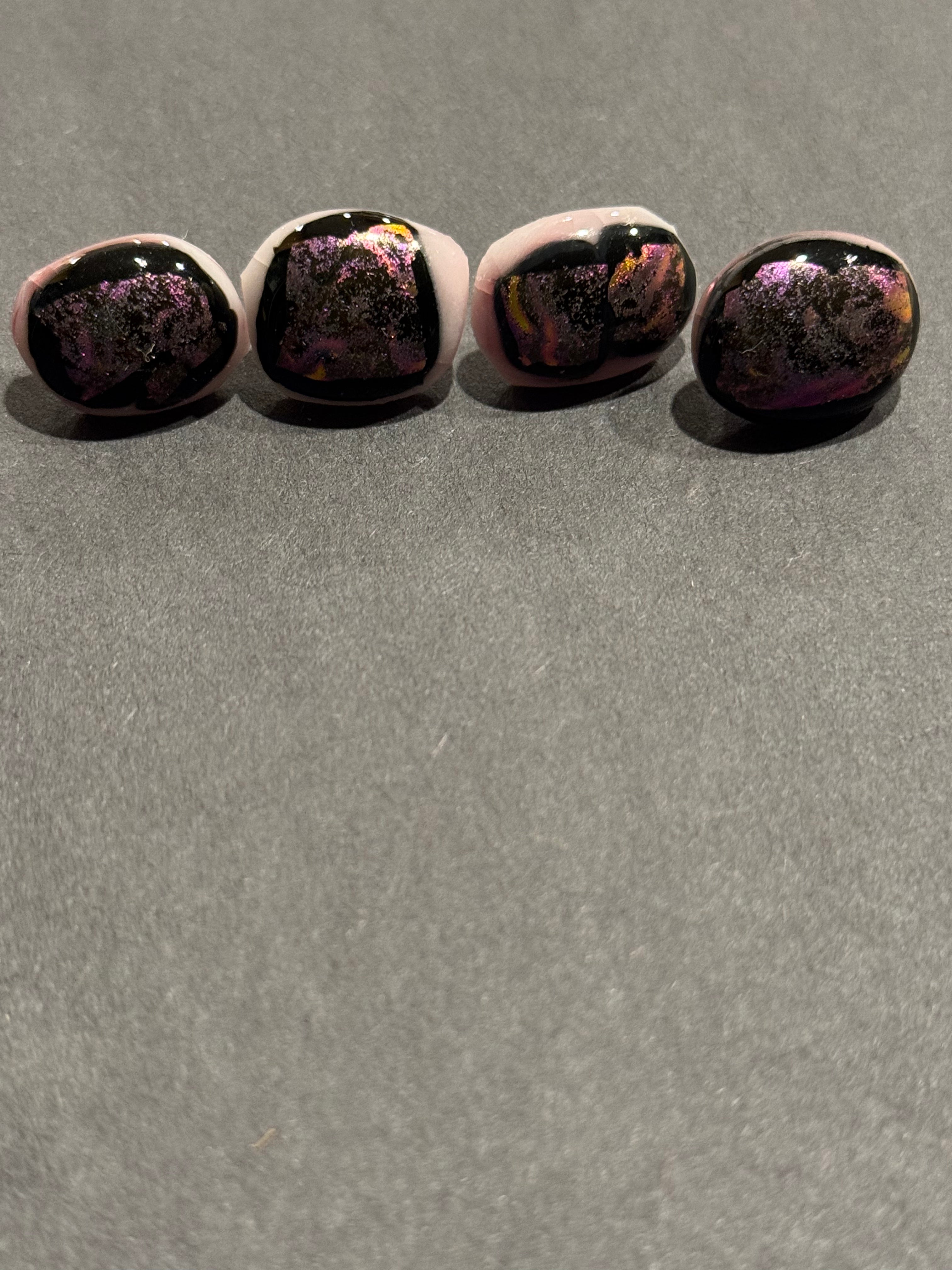 RECYCLED FUSED GLASS-MEDIUM BUTTON