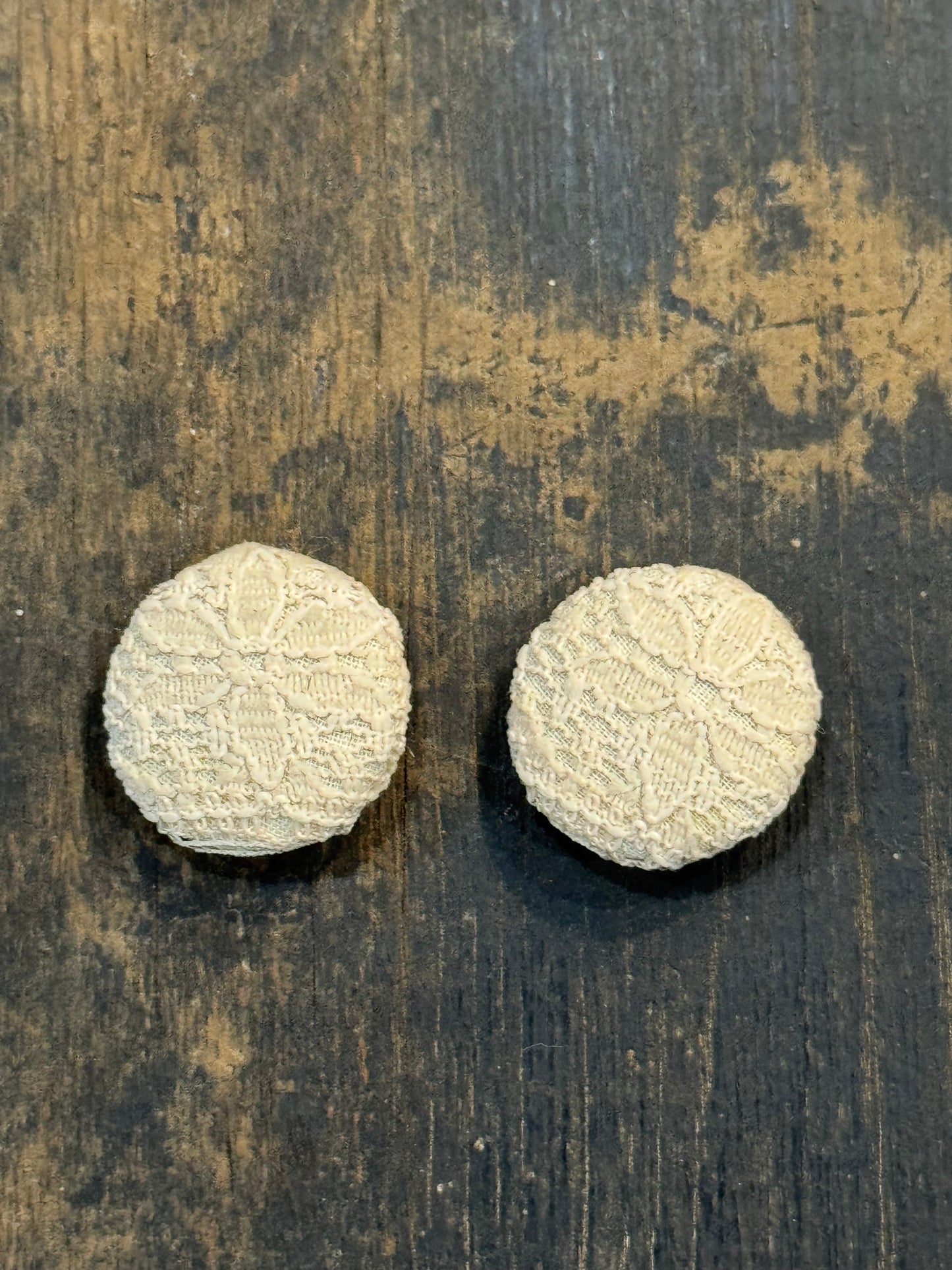 Buttons-Cream Lace Flower